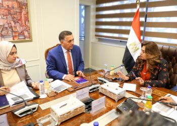 وزيرة التنمية المحلية والبيئة تبحث مع محافظ القليوبية تطوير منظومة الإدارة المتكاملة للمخلفات بالمحافظة