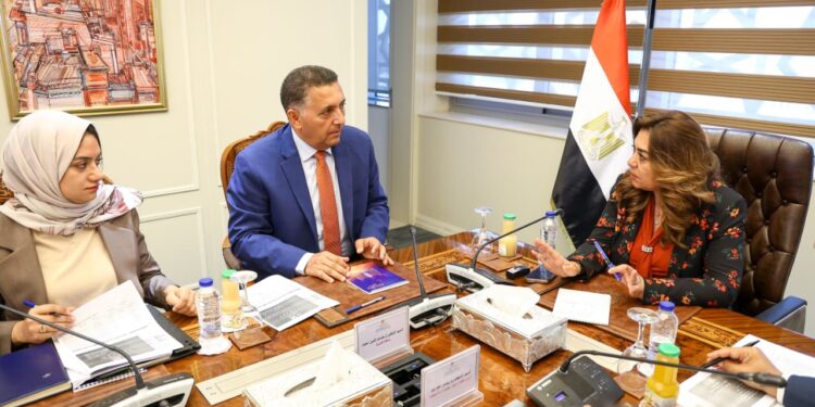 وزيرة التنمية المحلية والبيئة تبحث مع محافظ القليوبية تطوير منظومة الإدارة المتكاملة للمخلفات بالمحافظة