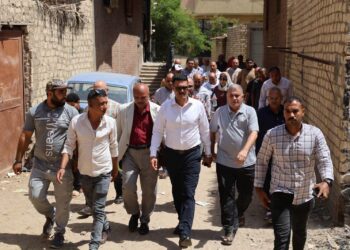 رئيس مياه القليوبية يتفقد منطقتي حوض جاهين وحوض إلياس بالخانكة لبحث توصيل خدمة الصرف الصحي