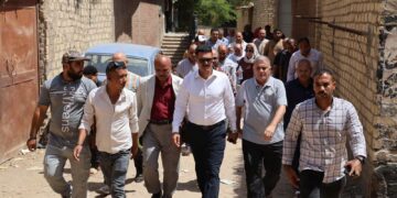 رئيس مياه القليوبية يتفقد منطقتي حوض جاهين وحوض إلياس بالخانكة لبحث توصيل خدمة الصرف الصحي