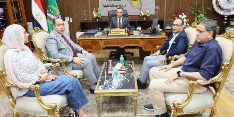 محافظ المنوفية يلتقى مساعد وزير الصحة لشئون الطب العلاجي لمناقشة الخريطة الصحية بالمحافظة ودعم القطاع الصحي