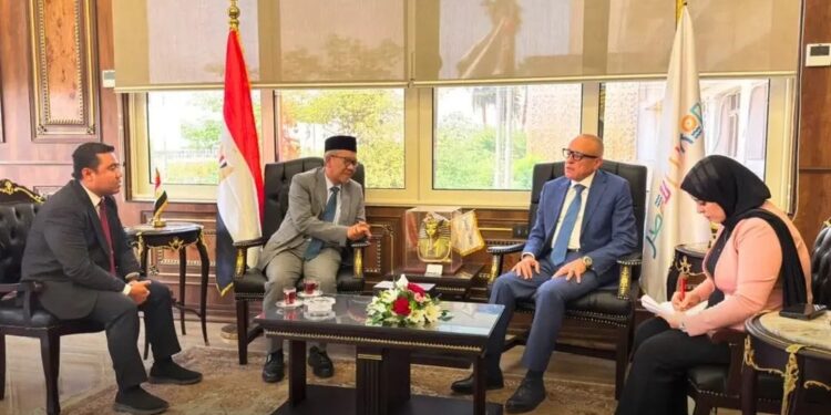 سفير إندونيسيا لدى مصر يقوم بزيارة عمل إلى محافظة الأقصر