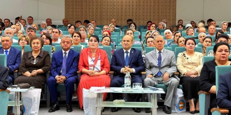 الاستقلال ومستقبل مشرق للوطن عُقد مؤتمر جمهوري فى طاجيكستان بهذه المناسبة.