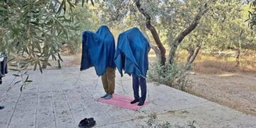 مستوطنون يؤدون «بركة الكهنة» بأدوات الصلاة علنًا داخل المسجد الأقصى