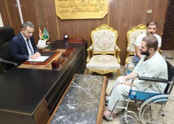 خلال لقائه الدوري بالمواطنين محافظ المنوفية يأمر بصرف مساعدة مالية عاجلة وتوفير أدوية لحالة مرضية من ذوي الهمم ويؤكد : الأسر الأولى بالرعاية في مقدمة أولوياتي