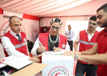 بالتعاون بين المجلس القومي للمرأة والهلال الأحمر تنظيم «يوم التطوع» بالمركز العام للهلال الأحمر لتعبئة المساعدات الإنسانية للأشقاء الفلسطينيين