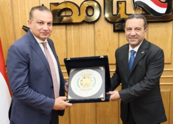 محافظ المنوفية ورئيس صندوق التنمية الحضرية يوقعان بروتوكول تعاون لتنفيذ مشروعات عمرانية واستثمارية وتطوير المناطق غير المخططة بالمحافظة