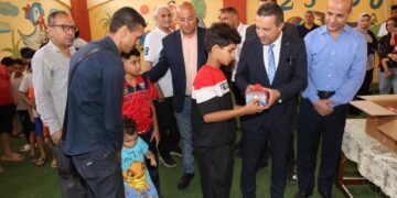 في لفتة طيبةبالصورمحافظ المنوفية يزور دار الحضانة الإيوائية ” أبناء الحسن والحسين ” بكفر المصيلحة ويوزع حلوي المولد علي الأطفال