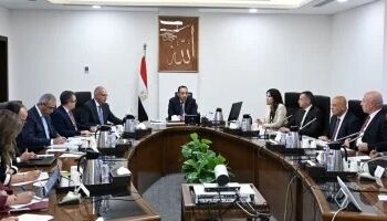 مدبولى يتابع الموقف التنفيذى لمشروعات مياه الشرب والصرف الصحى بأسوان