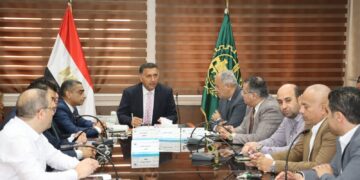 محافظ القليوبية يوجه بتفعيل جدول أسبوعي لتنظيم استقبال حالات الإسعاف والمصابين بالمستشفيات