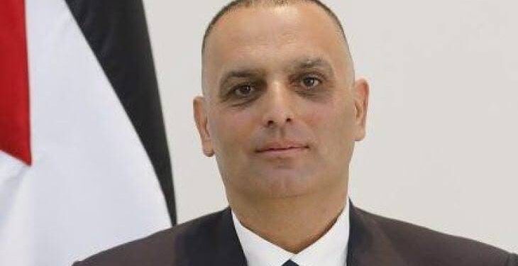 قوات الاحتلال تعتقل وزير شؤون القدس أشرف الأعور من منزله