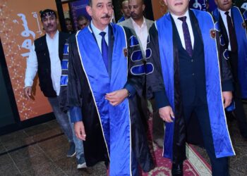 محافظ سوهاج ورئيس الجامعة يشهدان حفل تخرج كلية الصيدلة.. والنعماني يزف بشرى للخريجين