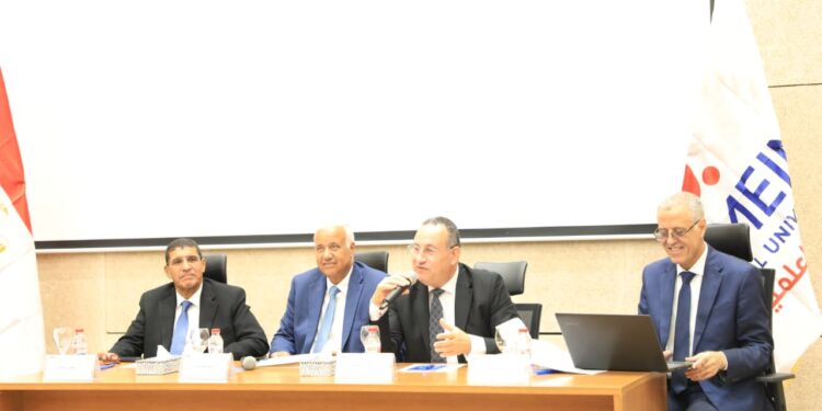 وزير التعليم العالي والقائم بعمل وزير الثقافة ورؤساء الجامعات الخاصة والأهلية يتابعون عرضًا تقديميًا حول تطوير التخصصات الجامعية وربطها بسوق العمل