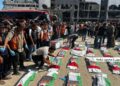 تشييع جثامين 50 شهيدًا بعد انتشالهم من تحت أنقاض منازلهم في غزة