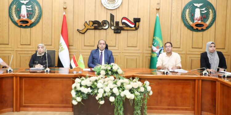 تنفيذاً لتوجيهات محافظ المنوفيةبالصور : نائب المحافظ يعقد اجتماعاً تنسيقياً لمتابعة الموقف النهائي للمشروعات المتبقية بقطاعي مياه الشرب والصرف الصحي ضمن المبادرة الرئاسية ” حياة كريمة ” بقري أشمون والشهداء