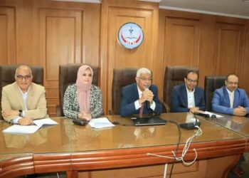 رئيس جامعة المنوفية يشارك في اجتماع مجلس كلية الطب.. ويؤكد مواصلة تطوير المنظومة الطبية والتوسع في الخدمات الصحية
