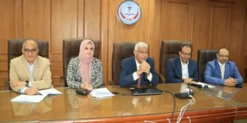 رئيس جامعة المنوفية يشارك في اجتماع مجلس كلية الطب.. ويؤكد مواصلة تطوير المنظومة الطبية والتوسع في الخدمات الصحية