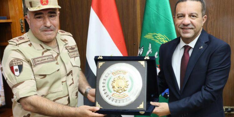 محافظ المنوفية يستقبل مدير إدارة التجنيد والتعبئة علي هامش فعاليات حفل تسليم شهادات الإعفاء التجنيدى لذوى الهمم