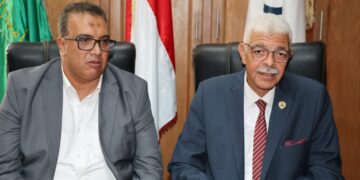 رئيس جامعة المنوفية يعقد اجتماعًا مع عميد معهد الأورام ويؤكد: خطة متكاملة لتطوير معهد الأورام والعمل على توفير جهاز معجّل خطي جديد للارتقاء بالخدمات الطبية