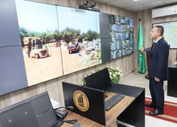 من داخل مركز سيطرة الشبكة الوطنيةمحافظ المنوفية يشهد حملة مكبرة لإزالة التعديات على الأراضي الزراعية بطريق قويسنا – شبين الكوم ويؤكد على الإزالة الفورية لأي تعديات