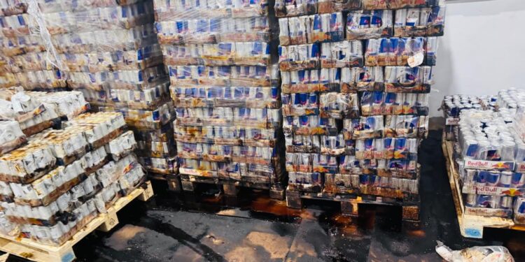 صحة القليوبية تضبط 13.5 طن مشروبات طاقة بمخزن غير مرخص بالعبور قبل طرحها بالأسواق