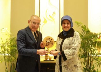 رئيسة الهلال الأحمر التركي تزور مصر لبحث دعم غزة ومتابعة شحنات المساعدات
