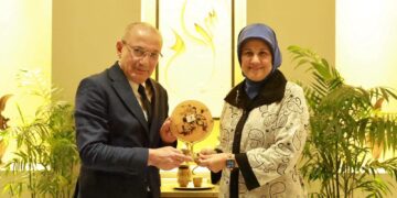 رئيسة الهلال الأحمر التركي تزور مصر لبحث دعم غزة ومتابعة شحنات المساعدات