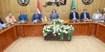 خلال اجتماع موسع محافظ المنوفية يناقش خطة عمل لجنة رقمنة وأرشفة المستندات والوثائق بالتعاون مع جامعة المنوفية لتعزيز التحول الرقمي ورفع كفاءة الأداء المؤسسي