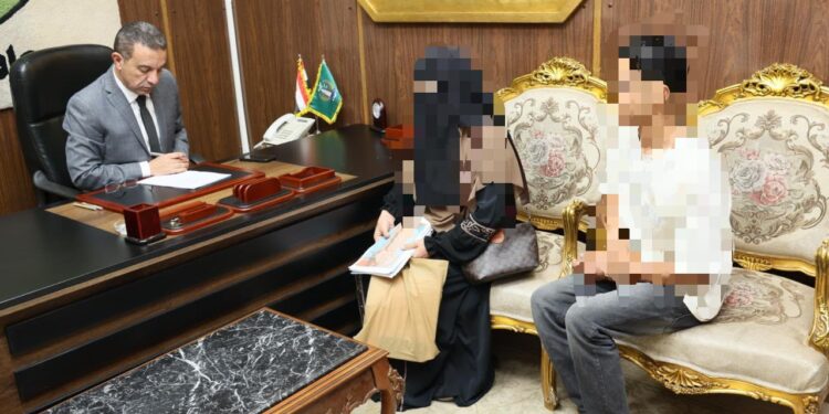 تماشياً مع توجيهات فخامة رئيس الجمهورية محافظ المنوفية يأمر بصرف مساعدات مالية عاجلة لعدد من الحالات الإنسانية و4 كراسي متحركة لأبنائه من ذوي الهمم دعماً لهم