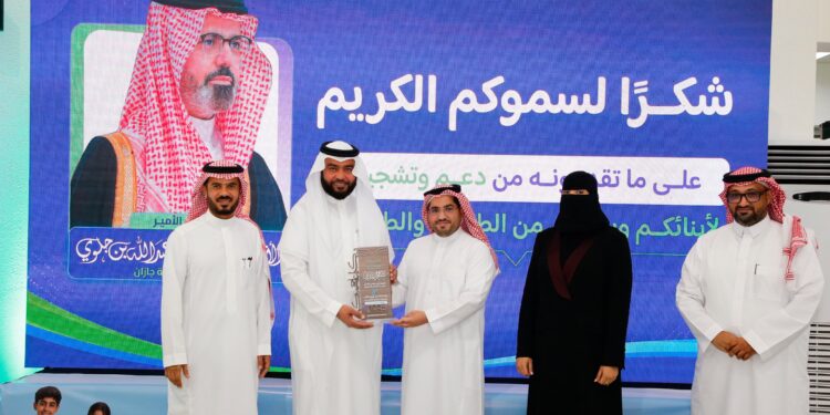 نائب أمير جازان يطّلع على مبادرة خُطى لجمعية حرف التعليمية
