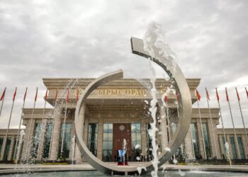 قبيل انطلاق قمة شنغهاى للتعاون الدولى فى بيشكيك :قيرغيزستان تؤكد قدراتها على إحداث تغييرات سياسية واقتصادية واجتماعية هامة