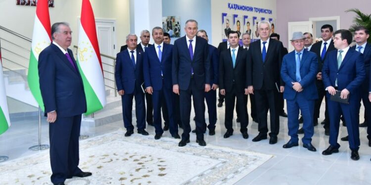 رئيس طاجكيستان بتفقد أعمال البناء والتنمية فى منطقة دانغارا.