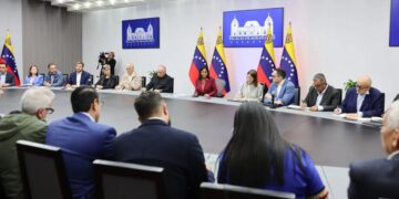 فنزويلا: الرئيسة المؤقتة ديلسي رودريغيز تترأس اجتماع مجلس الوزراء بشأن جهود الإغاثة من الزلزال