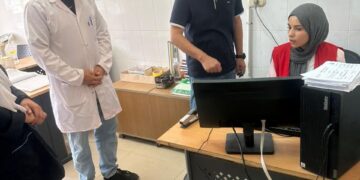 محافظ المنوفية يفاجئ عيادة التأمين الصحي بمدينة السادات لمتابعة انتظام سير العمل ويوجه بحصر شامل للأدوية والدفع بكافة النواقص غداً
