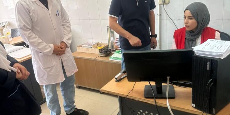 محافظ المنوفية يفاجئ عيادة التأمين الصحي بمدينة السادات لمتابعة انتظام سير العمل ويوجه بحصر شامل للأدوية والدفع بكافة النواقص غداً
