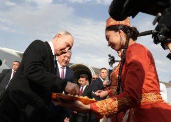 وصل فلاديمير بوتين إلى قيرغيزستان فى زيارة رسمية