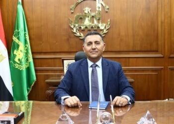 محافظ القليوبية يتابع أعمال إصلاح كسر خط المياه الناقل بقطر 800 مم بقليوب ويوجه بسرعة الانتهاء من الأعمال