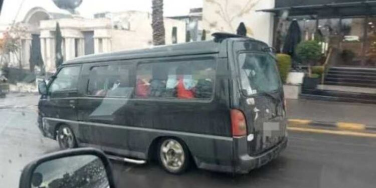 4 ساعات داخل حافلة مغلقة.. تفاصيل رحلة طفل أردني “إلى الموت”
