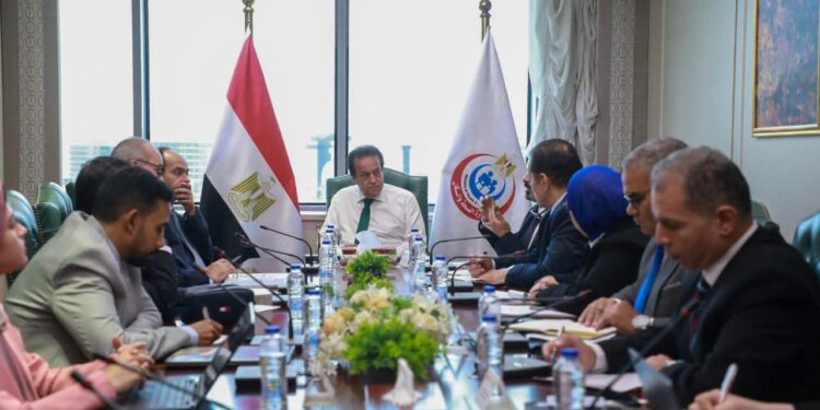 وزير الصحة يبحث مستجدات إنشاء مجمع للأجهزة التعويضية والأطراف الصناعية