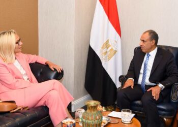 وزير الخارجية يلتقي مع السيدة سيجريد كاج نائبة رئيس وزراء هولندا السابقة