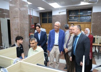 رئيس جامعة المنوفية يتفقد مكتب التنسيق لمتابعة انتظام أعمال استقبال الطلاب