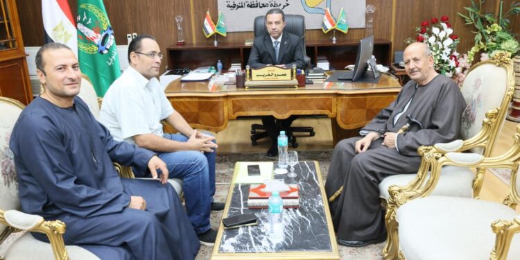 محافظ المنوفية يلتقي أعضاء اللجنة النقابية المهنية للفلاحين لتعزيز سبل التعاون وبحث عدد من الموضوعات ذات الاهتمام المشترك ويؤكد دعمه الكامل للقطاع الزراعي