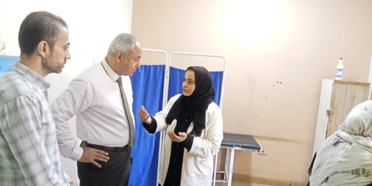 وكيل وزارة صحة القليوبية يتفقد عيادات الجلدية ببنها ويوجه بتطوير مسار الخدمة وتخفيف الزحام