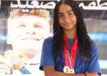 زينة تحصد الميدالية الذهبية ببطولة الصعيد للسباحة بالغردقة