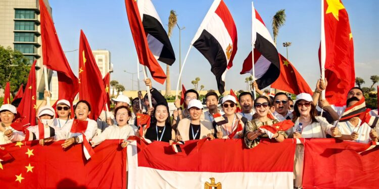 الجالية الصينية في مصر تهنئ بنجاح زيارة الرئيس شي جين بينغ إلى مصر